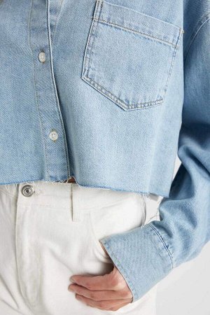 Укороченная джинсовая рубашка с длинными рукавами