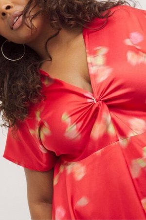 Красная атласная блузка с цветочным принтом Simply Be