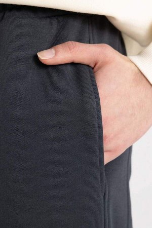 Прямые спортивные штаны оверсайз с карманами