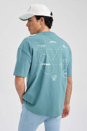 Удобная футболка из 100 % хлопка с круглым вырезом сзади и короткими рукавами с принтом