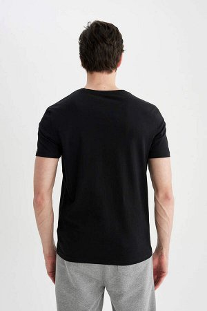 Базовая футболка Slim Fit с V-образным вырезом и короткими рукавами