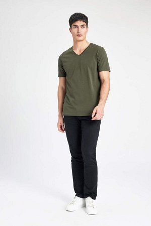 Базовая футболка Slim Fit с V-образным вырезом и короткими рукавами