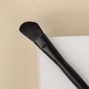 Кисть для макияжа «Premium», скошенная, 18 (+/- 1) см, цвет чёрный