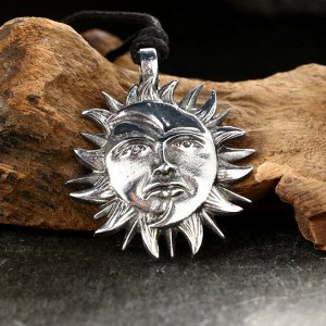 Амулет-брелок, тотем "Солнце и Луна" №18, металлический