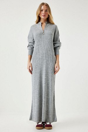 Женское серое длинное трикотажное платье в рубчик с воротником-молнией DD01295