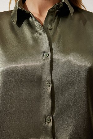 happinessistanbul Женская рубашка темно-хаки со слегка драпированной атласной поверхностью DD00990