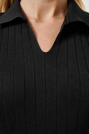 Женское черное трикотажное платье в рубчик с воротником-поло OW00032