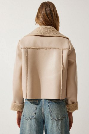 Женская кремовая куртка из искусственной кожи с широкими карманами и меховым воротником TP00027