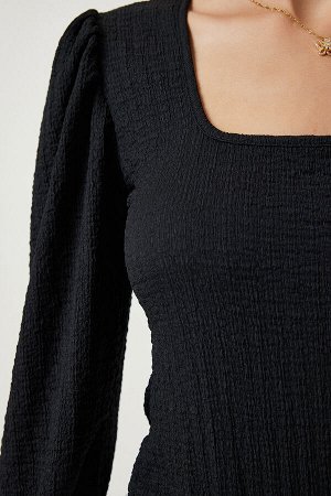 Женская черная фактурная трикотажная блузка с квадратным воротником DD01111