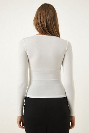 Женская белая трикотажная блузка с вырезами и шнуровкой SF00005