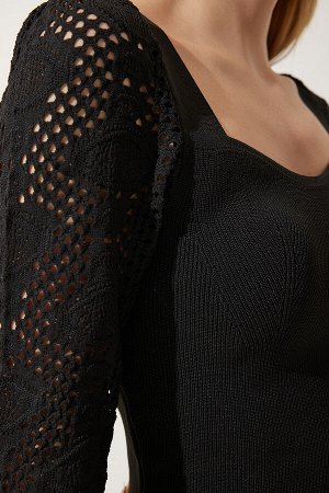 Женская черная ажурная трикотажная блузка с вырезом сердечком YU00009