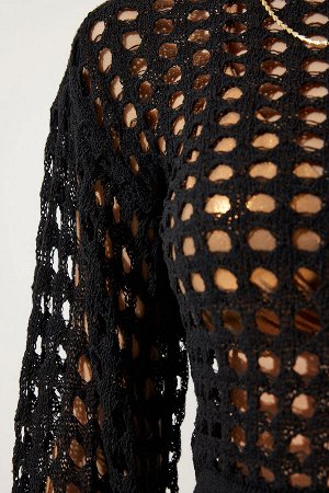 Женская черная сезонная укороченная трикотажная блузка с перфорацией CR00426