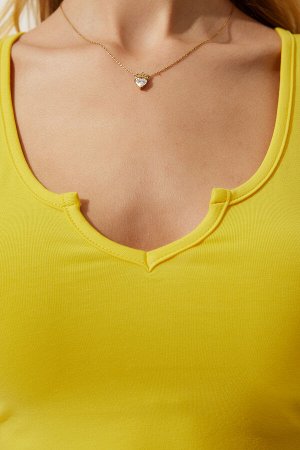 Женская желтая укороченная трикотажная блузка с бретелями OW00030