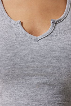 Женская серая укороченная трикотажная блузка на бретелях OW00030
