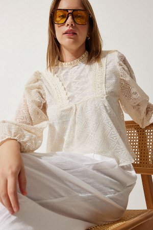 Женская кремовая кружевная блузка с объемными рукавами ES00156