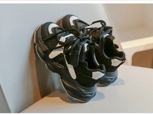 Кроссовки детские на шнурках, черные с белым