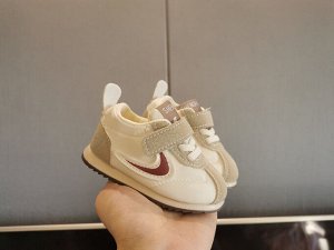 Кроссовки детские на шнурках и липучках, молочного цвета с бежевым