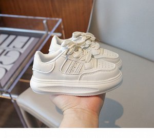Кроссовки детские на шнурках, белые