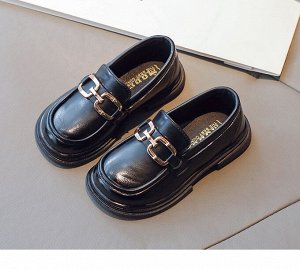 Туфли для девочки с пряжкой, черные
