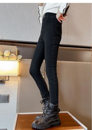 Зауженные джинсы для девочки, цвет черный