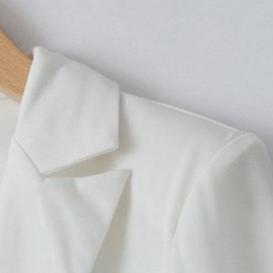 Женское белое платье с длинным рукавом
