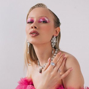 Серьги висячие со стразами «Триумф света» капля, белые в серебре, 11.5 см