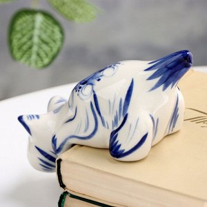 Сувенир "Кошка Соня свисающая", гжель, фарфор, 8х16 см