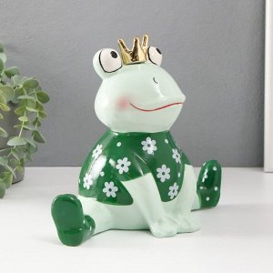 Фигурка керамика «Лягушонок в футболке с ромашками, в короне», 24.3x13.2x21.8 см