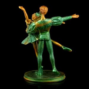 Сувенир полистоун "Балерина с партнёром в зелёном" 18х14,5х7 см