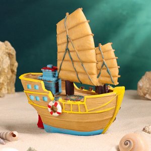 Сувенирная модель корабля «Парусник бежевый», фигурка полистоун, 15x17x9 см