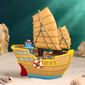 Сувенирная модель корабля «Парусник бежевый», фигурка полистоун, 15x17x9 см