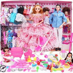 Подарочный набор "Семья с одеждой и аксессуарами" с 2 большими куклами и 1 маленькой куклой цвет: D