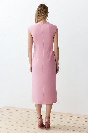 Розовое облегающее тканое платье миди с V-образным вырезом и разрезом