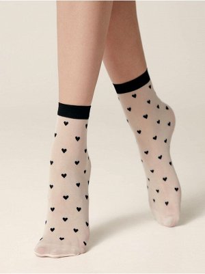 Носки женские тонкие с рисунком "сердечки"