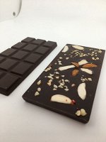 Шоколадная плитка с орехами