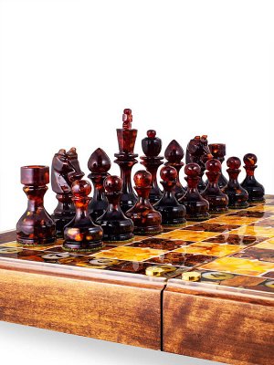Шахматная доска с фигурками из натурального балтийского янтаря и дерева
