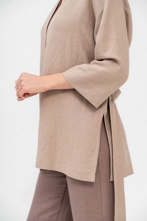Жакет Состав: 50% лён, 50% вискоза. Плотность ткани 200 г/м2.

Свободный жакет – кимоно без застежки на поясе, длиной до середины бедра, с разрезами по бокам. Спущенная линия плеча, рукав рубашечный у
