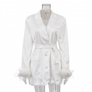 Женское платье-пиджак, декор "перья", цвет белый
