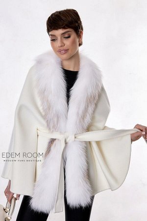 Белое пончо - пальто с мехом лисы