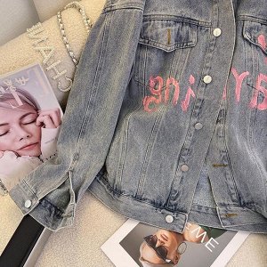 Женская джинсовая куртка свободного кроя, с принтом, как на фото