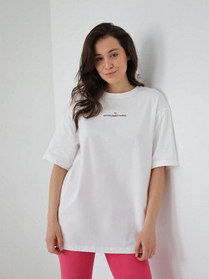 Базовая белая футболка с надписью "делай р̶а̶д̶и̶  из любви"