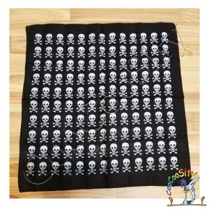 платок-бандана Пиратская мелкий рисунок череп с костями, №0156, 55х55 см