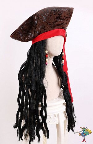 Шляпа Треуголка пиратского капитана с красной повязкой, текстиль, мягкая, с волосами и бусинами