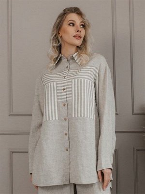 Рубашка Блузка-рубашка женская из льна и хлопка свободного силуэта, с центральной застежкой – планкой, застегивается на пуговицы. На полочках имеются большые накладные карманы в полоску. Рукав одношов