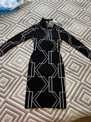 Платье KARL LAGERFELD BIG MONOGRAM FITTED ZIP DRESS