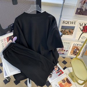 Летний вафельный костюм-двойка (футболка +шорты) свободного кроя, с ярким принтом, черный
