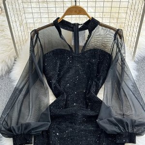 Женское платье с объемными рукавами, цвет черный, с пайетками