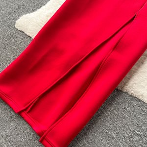 Женское платье с декором "бант", цвет красный