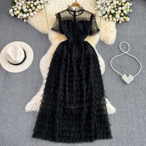 Женское платье с оборками, цвет черный