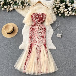 Женское платье с пайетками, цвет бежевый/красный